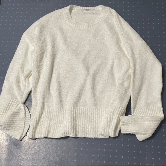 Looking For Women Sweaters That Are Comfortable And Fashionable look no more! - Picture 5 of 6